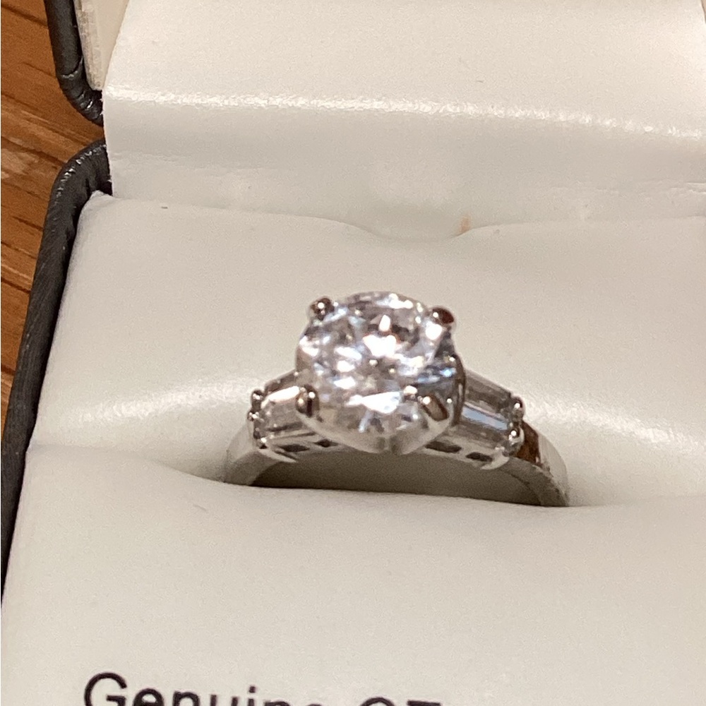 CZ Guanine ring with baguette sides 8 NIB